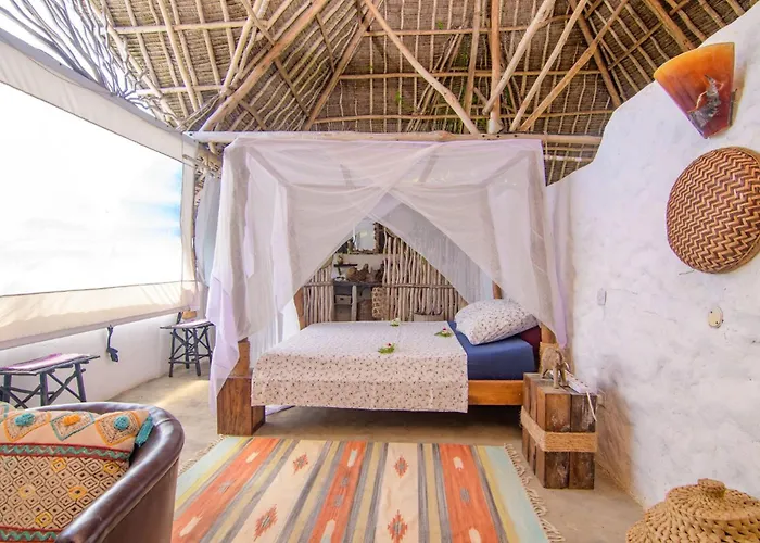 Huhuru House